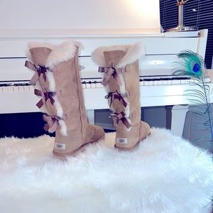 🚫SOLD!🚫Ugg Bailey Bow Tall!! Size 9! EUC!!